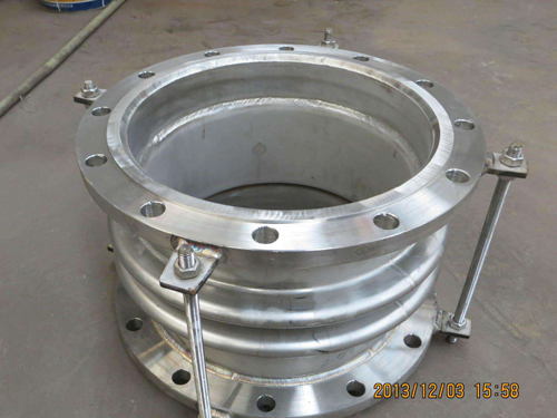 Single axial expansion joint